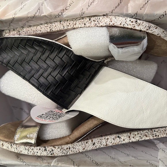 Modzori Klein Reversible Sandal Black/White Women’s 11 NEW - Picture 7 of 7